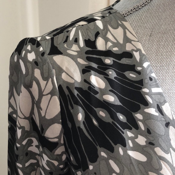 Banana Republic Wrap Blouse / Cardiagn - Picture 6 of 15